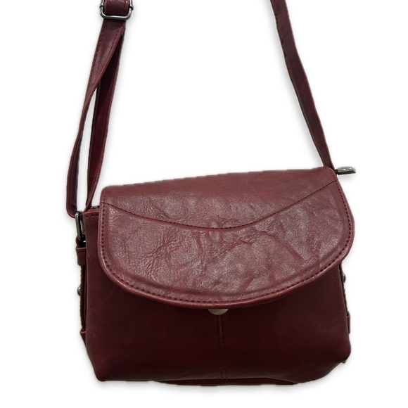 Vintage Handbags - Chic Maroon Leather Crossbody Bag
